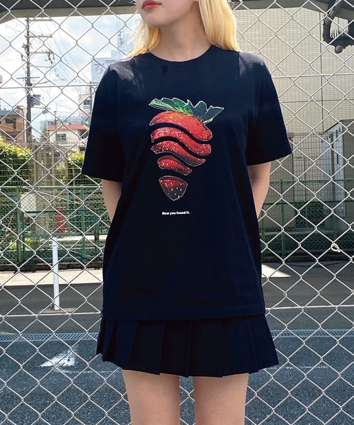 UNIT CHEST（ユニットチェスト）の「【UNIT CHEST】unique unisex T-shirt　OIF designer eggs コラボT Strawberry byHARUKA YAMASAKI（Tシャツ/カットソー・メンズ・ブラック/ホワイト・L/M/S）」の12枚目の写真