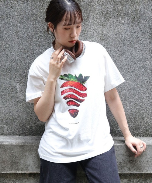 UNIT CHEST(ユニットチェスト)の「【UNIT CHEST】unique unisex T-shirt OIF designer eggs コラボT Strawberry byHARUKA YAMASAKI(Tシャツ/カットソー・メンズ・ブラック/ホワイト・L/M/S)」の20枚目の写真