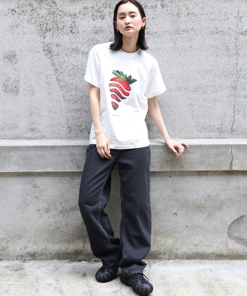 UNIT CHEST(ユニットチェスト)の「【UNIT CHEST】unique unisex T-shirt OIF designer eggs コラボT Strawberry byHARUKA YAMASAKI(Tシャツ/カットソー・メンズ・ブラック/ホワイト・L/M/S)」の17枚目の写真