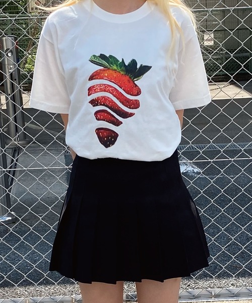 UNIT CHEST（ユニットチェスト）の「【UNIT CHEST】unique unisex T-shirt　OIF designer eggs コラボT Strawberry byHARUKA YAMASAKI（Tシャツ/カットソー・メンズ・ブラック/ホワイト・L/M/S）」の10枚目の写真