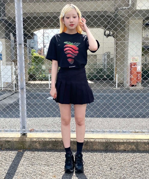 UNIT CHEST（ユニットチェスト）の「【UNIT CHEST】unique unisex T-shirt　OIF designer eggs コラボT Strawberry byHARUKA YAMASAKI（Tシャツ/カットソー・メンズ・ブラック/ホワイト・L/M/S）」の15枚目の写真