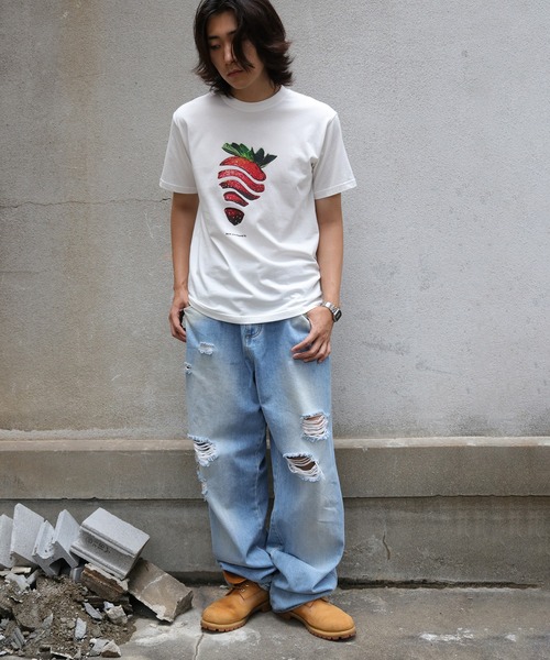 UNIT CHEST(ユニットチェスト)の「【UNIT CHEST】unique unisex T-shirt OIF designer eggs コラボT Strawberry byHARUKA YAMASAKI(Tシャツ/カットソー・メンズ・ブラック/ホワイト・L/M/S)」の7枚目の写真