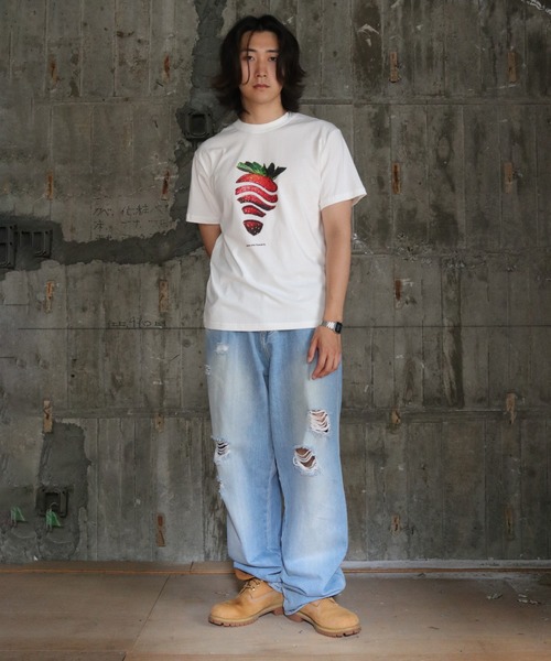 UNIT CHEST(ユニットチェスト)の「【UNIT CHEST】unique unisex T-shirt OIF designer eggs コラボT Strawberry byHARUKA YAMASAKI(Tシャツ/カットソー・メンズ・ブラック/ホワイト・L/M/S)」の9枚目の写真