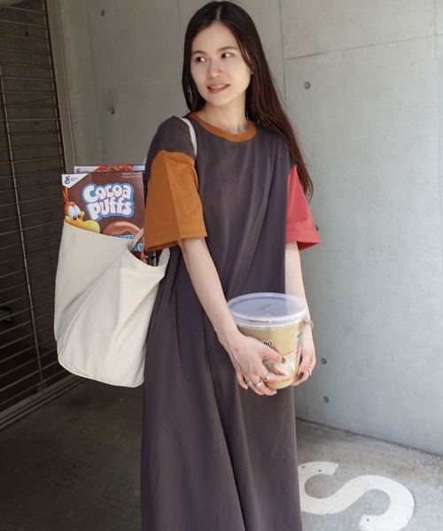 CORNERS（コーナーズ）の「USAコットンビッグシルエットTシャツワンピース（ワンピース・レディース・ブラック/グレイッシュベージュ/チャコールグレー/パープル/マスタード/グリーン/キャメル/ベージュ系その他/チャコールグレー×パープル/パープル系その他/マルチ/グレー系その他・FREE）」の4枚目の写真