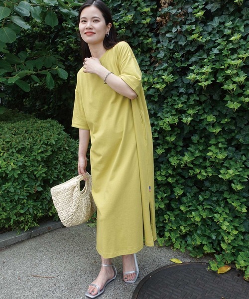 CORNERS（コーナーズ）の「USAコットンビッグシルエットTシャツワンピース（ワンピース・レディース・ブラック/グレイッシュベージュ/チャコールグレー/パープル/マスタード/グリーン/キャメル/ベージュ系その他/チャコールグレー×パープル/パープル系その他/マルチ/グレー系その他・FREE）」の2枚目の写真