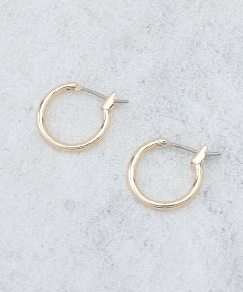 OPAQUE.CLIP(オペークドットクリップ)の「パール調フックピアス(ピアス(両耳用)・レディース・シルバー/ゴールド・00)」の4枚目の写真