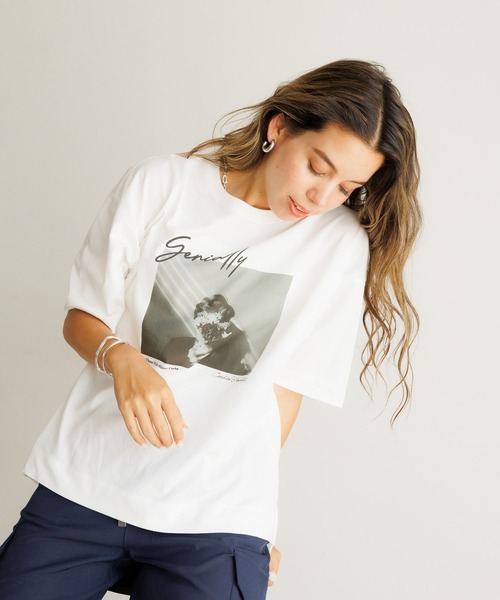 BAYFLOW（ベイフロー）の「[シワになりにくい]フォトプリントワイドＴ（Tシャツ/カットソー・レディース・オフホワイト/ピンク/グレイッシュベージュ・FREE）」の2枚目の写真