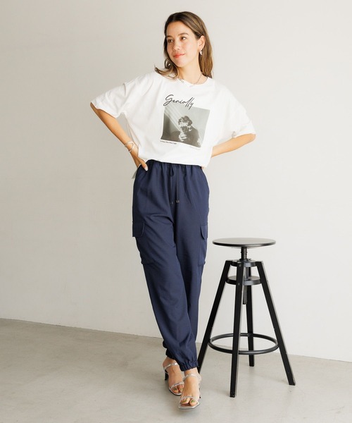 BAYFLOW（ベイフロー）の「[シワになりにくい]フォトプリントワイドＴ（Tシャツ/カットソー・レディース・オフホワイト/ピンク/グレイッシュベージュ・FREE）」の5枚目の写真