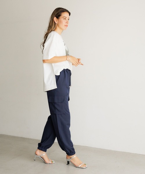 BAYFLOW（ベイフロー）の「[シワになりにくい]フォトプリントワイドＴ（Tシャツ/カットソー・レディース・オフホワイト/ピンク/グレイッシュベージュ・FREE）」の6枚目の写真