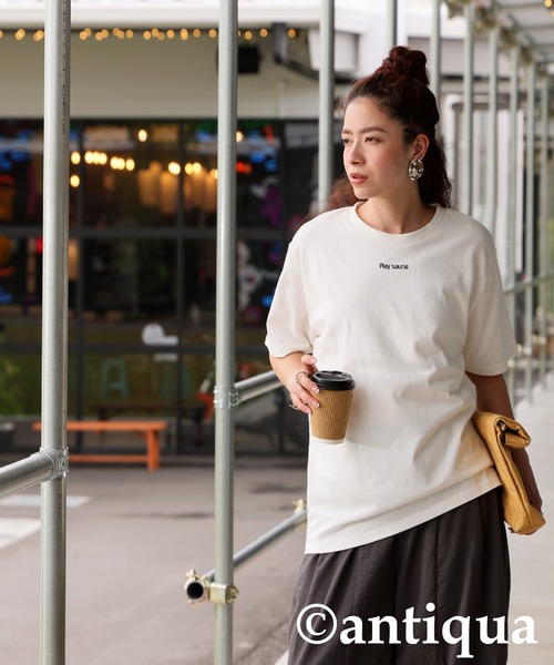antiqua(アンティカ)の「ロゴ刺繍Tシャツ(Tシャツ/カットソー・レディース・ホワイト/ブラック・R/P)」の3枚目の写真