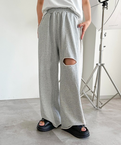 apres jour mignon(アプレジュールミニョン)の「ダメージスウェットパンツ【ZOZOTOWN限定アイテム】(スウェットパンツ・レディース・ブラック/グレー/パープル・X-LARGE/SMALL/MEDIUM)」の11枚目の写真