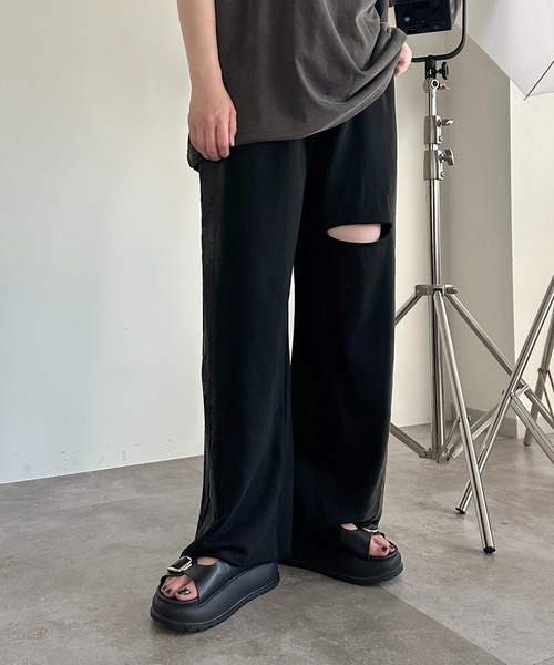 apres jour mignon(アプレジュールミニョン)の「ダメージスウェットパンツ【ZOZOTOWN限定アイテム】(スウェットパンツ・レディース・ブラック/グレー/パープル・X-LARGE/SMALL/MEDIUM)」の4枚目の写真