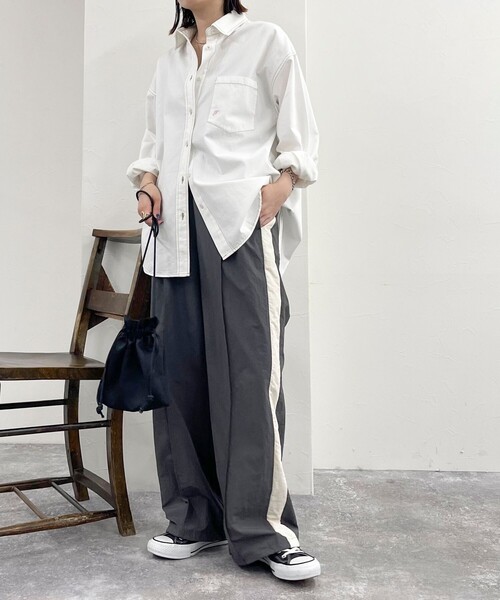 fredy emue（フレディエミュ）の「BASIC デニムシャツ（シャツ/ブラウス・レディース・ネイビー/オフホワイト/ブルー・38）」の4枚目の写真