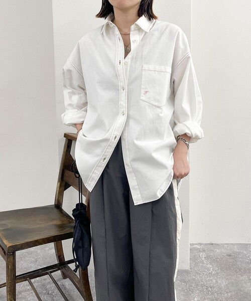 fredy emue（フレディエミュ）の「BASIC デニムシャツ（シャツ/ブラウス・レディース・ネイビー/オフホワイト/ブルー・38）」の7枚目の写真