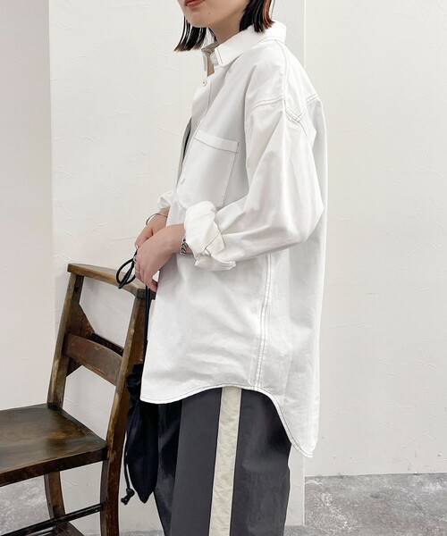 fredy emue（フレディエミュ）の「BASIC デニムシャツ（シャツ/ブラウス・レディース・ネイビー/オフホワイト/ブルー・38）」の9枚目の写真