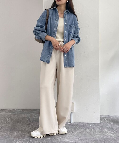 fredy emue（フレディエミュ）の「BASIC デニムシャツ（シャツ/ブラウス・レディース・ネイビー/オフホワイト/ブルー・38）」の16枚目の写真