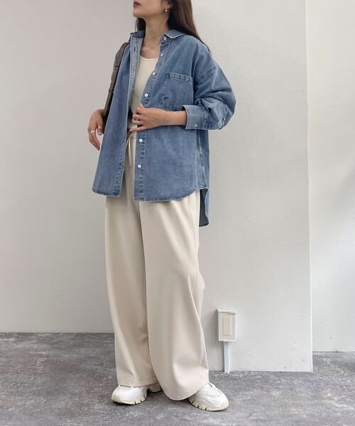 fredy emue（フレディエミュ）の「BASIC デニムシャツ（シャツ/ブラウス・レディース・ネイビー/オフホワイト/ブルー・38）」の17枚目の写真