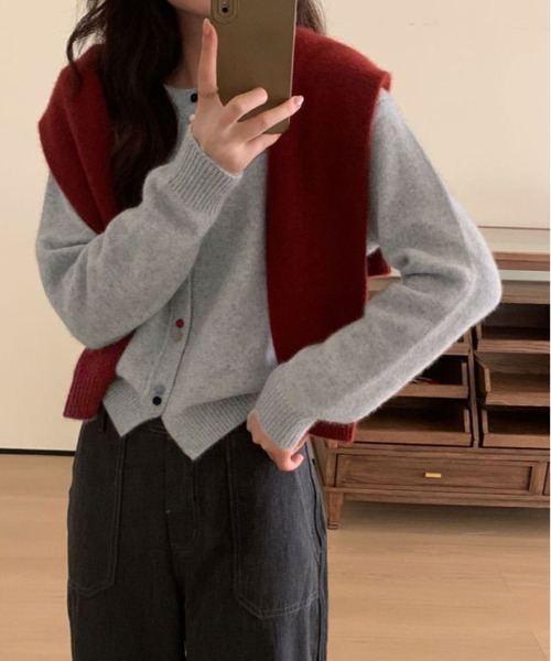 kirakiraShop(キラキラショップ)の「ふんわり素材で可愛らしい。配色ボタン モヘア ニット カーディガン(カーディガン/ボレロ・レディース・チャコール/ボルドー/ブラック/ライトベージュ/グレー・FREE)」の13枚目の写真