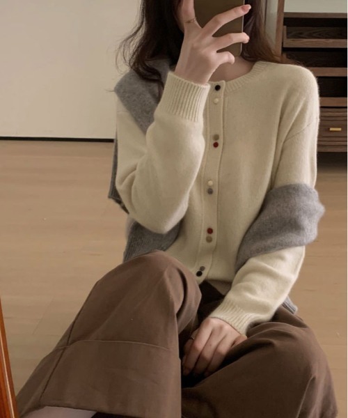 kirakiraShop(キラキラショップ)の「ふんわり素材で可愛らしい。配色ボタン モヘア ニット カーディガン(カーディガン/ボレロ・レディース・チャコール/ボルドー/ブラック/ライトベージュ/グレー・FREE)」の9枚目の写真