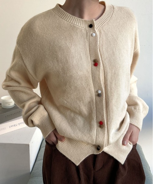 ふんわり素材で可愛らしい。配色ボタン モヘア ニット カーディガン