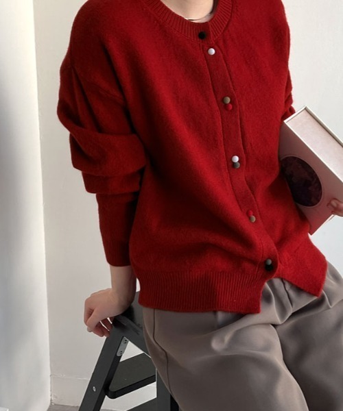 セール】ふんわり素材で可愛らしい。配色ボタン モヘア ニット