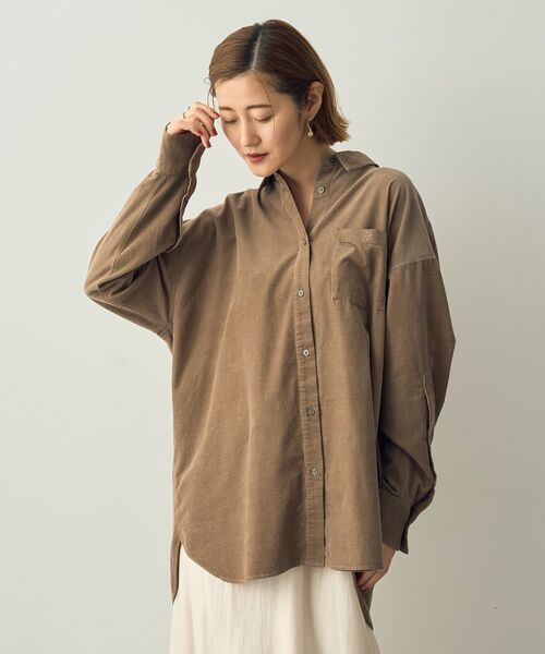 YECCA VECCA（イェッカヴェッカ）の「コーデュロイバック釦デザインシャツ（シャツ/ブラウス・レディース・ピンク/グレイッシュベージュ/チャコールグレー・FREE）」の2枚目の写真