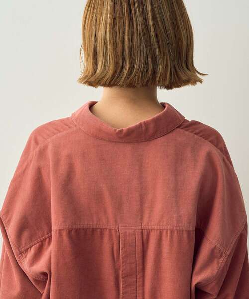 YECCA VECCA（イェッカヴェッカ）の「コーデュロイバック釦デザインシャツ（シャツ/ブラウス・レディース・ピンク/グレイッシュベージュ/チャコールグレー・FREE）」の21枚目の写真