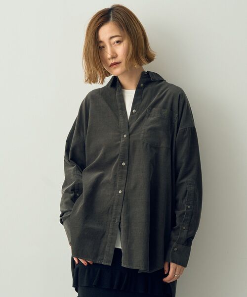 YECCA VECCA（イェッカヴェッカ）の「コーデュロイバック釦デザインシャツ（シャツ/ブラウス・レディース・ピンク/グレイッシュベージュ/チャコールグレー・FREE）」の15枚目の写真