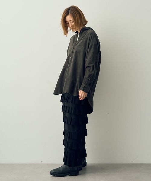 YECCA VECCA（イェッカヴェッカ）の「コーデュロイバック釦デザインシャツ（シャツ/ブラウス・レディース・ピンク/グレイッシュベージュ/チャコールグレー・FREE）」の6枚目の写真