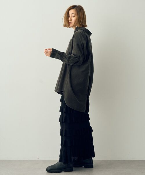 YECCA VECCA（イェッカヴェッカ）の「コーデュロイバック釦デザインシャツ（シャツ/ブラウス・レディース・ピンク/グレイッシュベージュ/チャコールグレー・FREE）」の7枚目の写真