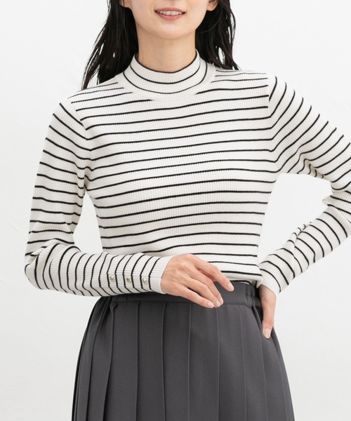 Honeys（ハニーズ）の「袖口金釦リブニット（ニット/セーター・レディース・レッド/グリーン/ブラック×ベージュ/アイボリー/ブラック/ホワイト×ブラック/杢グレー・S/M/L/LL）」の3枚目の写真