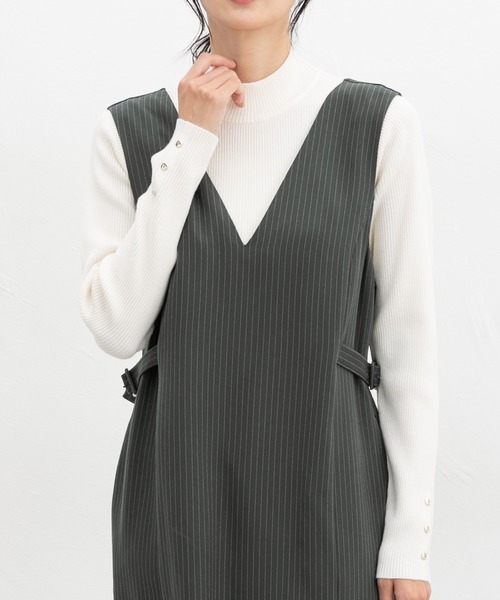 Honeys（ハニーズ）の「袖口金釦リブニット（ニット/セーター・レディース・レッド/グリーン/ブラック×ベージュ/アイボリー/ブラック/ホワイト×ブラック/杢グレー・S/M/L/LL）」の2枚目の写真