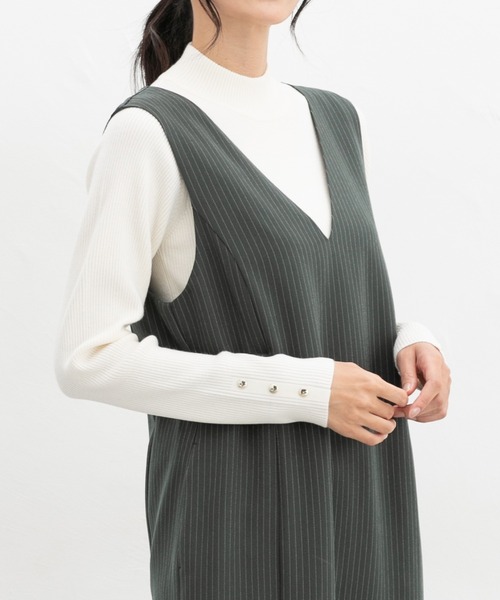 Honeys（ハニーズ）の「袖口金釦リブニット（ニット/セーター・レディース・レッド/グリーン/ブラック×ベージュ/アイボリー/ブラック/ホワイト×ブラック/杢グレー・S/M/L/LL）」の9枚目の写真