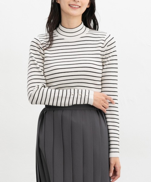 Honeys（ハニーズ）の「袖口金釦リブニット（ニット/セーター・レディース・レッド/グリーン/ブラック×ベージュ/アイボリー/ブラック/ホワイト×ブラック/杢グレー・S/M/L/LL）」の21枚目の写真
