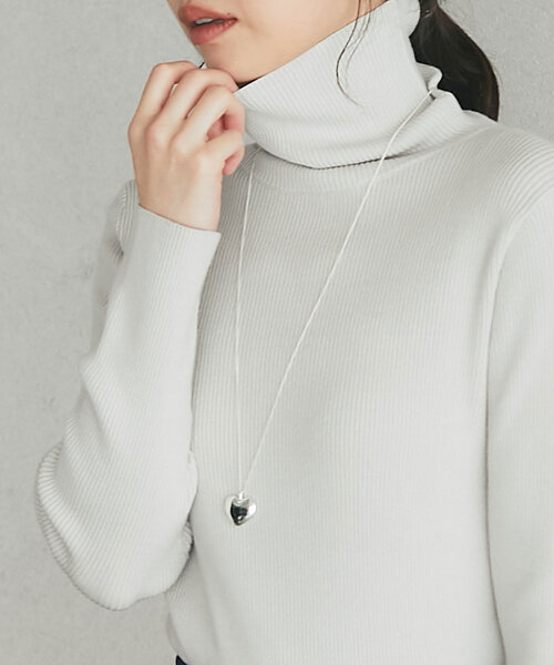 La boutique BonBon(ラブティックボンボン)の「【miki監修カラーあり・チクチクしない!】リブタートルニット(ニット/セーター・レディース・オフホワイト/ブラック/ライトグレー/ピンク・FREE)」の4枚目の写真