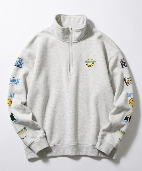 SMILEY FACE（スマイリーフェイス）の「SMILEY FACE/スマイリーフェイス 裏起毛 ワンポイント刺繍 袖ロゴプリント オーバーサイズ スウェット ハーフジップ レディース メンズ（スウェット・レディース・グレー系その他2/スミクロ/ブラック系その他3/ブラック系その他/アッシュグレー/ネイビー/ブラック系その他2/グレー系その他/ブラック・L/M/LL）」の7枚目の写真
