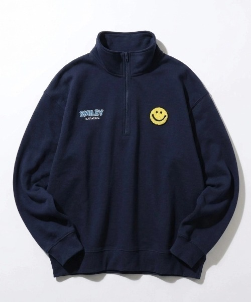SMILEY FACE（スマイリーフェイス）の「SMILEY FACE/スマイリーフェイス 裏起毛 ワンポイント刺繍 袖ロゴプリント オーバーサイズ スウェット ハーフジップ レディース メンズ（スウェット・レディース・グレー系その他2/スミクロ/ブラック系その他3/ブラック系その他/アッシュグレー/ネイビー/ブラック系その他2/グレー系その他/ブラック・L/M/LL）」の9枚目の写真