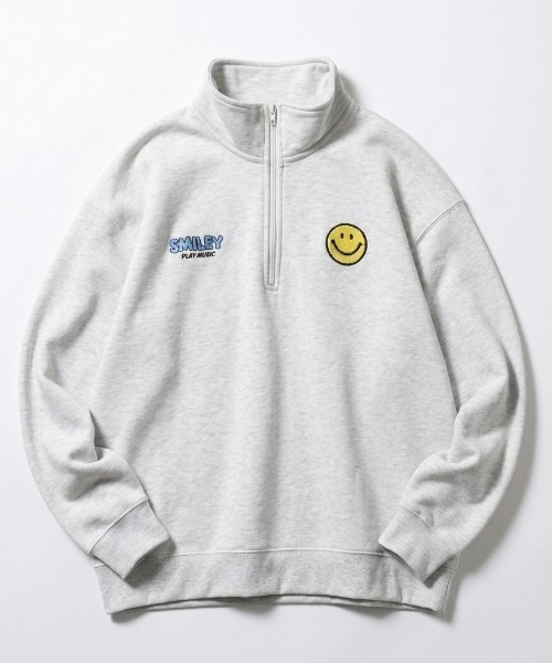 SMILEY FACE（スマイリーフェイス）の「SMILEY FACE/スマイリーフェイス 裏起毛 ワンポイント刺繍 袖ロゴプリント オーバーサイズ スウェット ハーフジップ レディース メンズ（スウェット・レディース・グレー系その他2/スミクロ/ブラック系その他3/ブラック系その他/アッシュグレー/ネイビー/ブラック系その他2/グレー系その他/ブラック・L/M/LL）」の8枚目の写真
