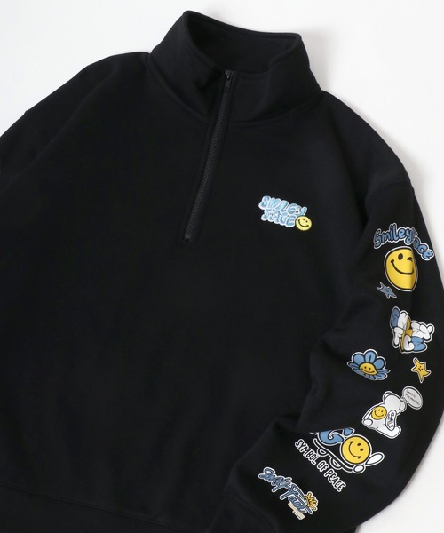 SMILEY FACE（スマイリーフェイス）の「SMILEY FACE/スマイリーフェイス 裏起毛 ワンポイント刺繍 袖ロゴプリント オーバーサイズ スウェット ハーフジップ レディース メンズ（スウェット・レディース・グレー系その他2/スミクロ/ブラック系その他3/ブラック系その他/アッシュグレー/ネイビー/ブラック系その他2/グレー系その他/ブラック・L/M/LL）」の17枚目の写真