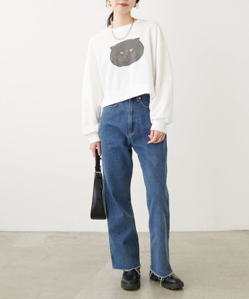 natural couture(ナチュラルクチュール)の「ジト目ねこちゃん裏毛プルオーバー(Tシャツ/カットソー・レディース・オフホワイト/チャコールグレー・FREE)」の6枚目の写真