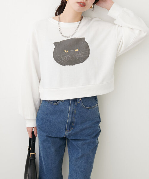 natural couture(ナチュラルクチュール)の「ジト目ねこちゃん裏毛プルオーバー(Tシャツ/カットソー・レディース・オフホワイト/チャコールグレー・FREE)」の5枚目の写真
