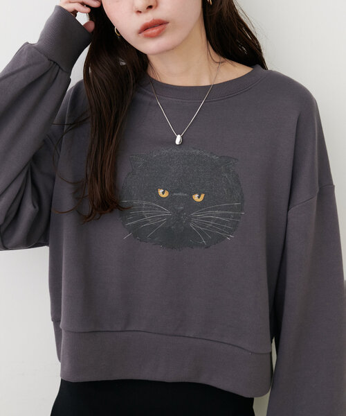 natural couture(ナチュラルクチュール)の「ジト目ねこちゃん裏毛プルオーバー(Tシャツ/カットソー・レディース・オフホワイト/チャコールグレー・FREE)」の11枚目の写真