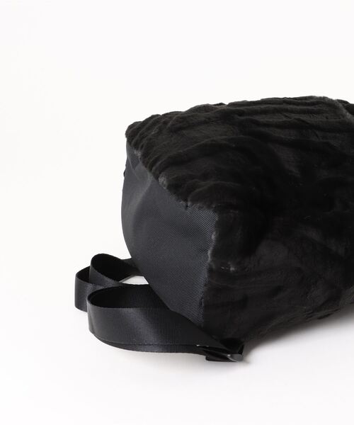 NIKE（ナイキ）の「【NIKE】ナイキ スポーツウェア フューチュラ フェイクファー ミニバックパック(6L)（バックパック/リュック・レディース・ライトグリーン/ブラック・FREE）」の5枚目の写真