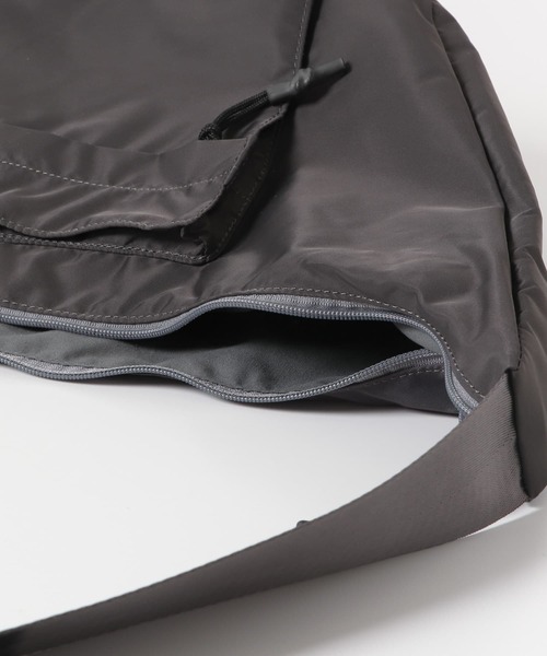 SENSE OF PLACE by URBAN RESEARCH（センスオブプレイスバイアーバンリサーチ）の「ナイロンボディバッグ（ショルダーバッグ・メンズ・ブラック/チャコールグレー/グレー・ONE）」の14枚目の写真