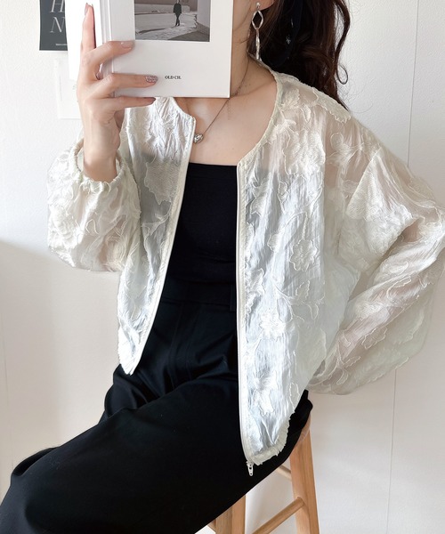 classicalelf(クラシカルエルフ)の「軽やかさと気品を纏う。シアーオーガンジーノーカラーブルゾン(ショート丈)(ブルゾン・レディース・ブラック/ブルーグレー/アイボリー・LARGE/MEDIUM/SMALL/X-LARGE)」の11枚目の写真