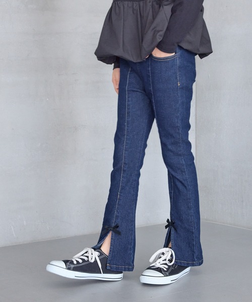 coca（coca）（コカ）の「キッズ　裾リボンフレアデニムパンツ（デニムパンツ・キッズ・ネイビー/ブラック・150/140/130/120）」の14枚目の写真