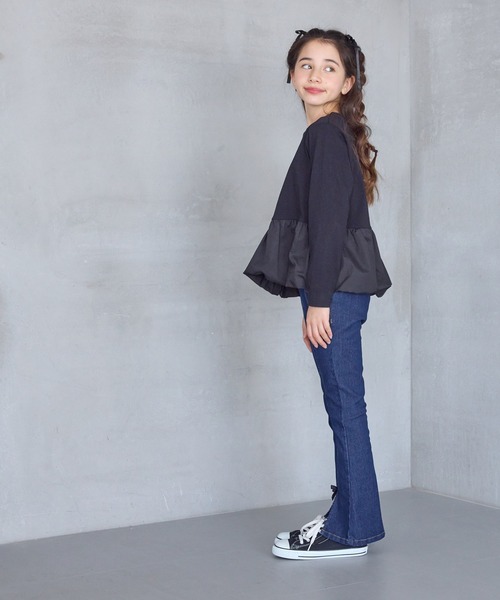 coca（coca）（コカ）の「キッズ　裾リボンフレアデニムパンツ（デニムパンツ・キッズ・ネイビー/ブラック・150/140/130/120）」の16枚目の写真