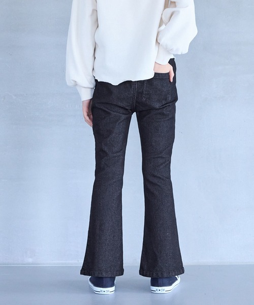 coca（coca）（コカ）の「キッズ　裾リボンフレアデニムパンツ（デニムパンツ・キッズ・ネイビー/ブラック・150/140/130/120）」の19枚目の写真