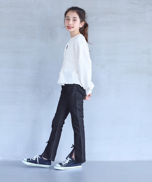 coca（coca）（コカ）の「キッズ　裾リボンフレアデニムパンツ（デニムパンツ・キッズ・ネイビー/ブラック・150/140/130/120）」の4枚目の写真