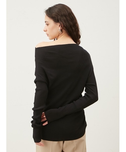 Mila Owen（ミラオーウェン）の「ギャザーデザインオフショル